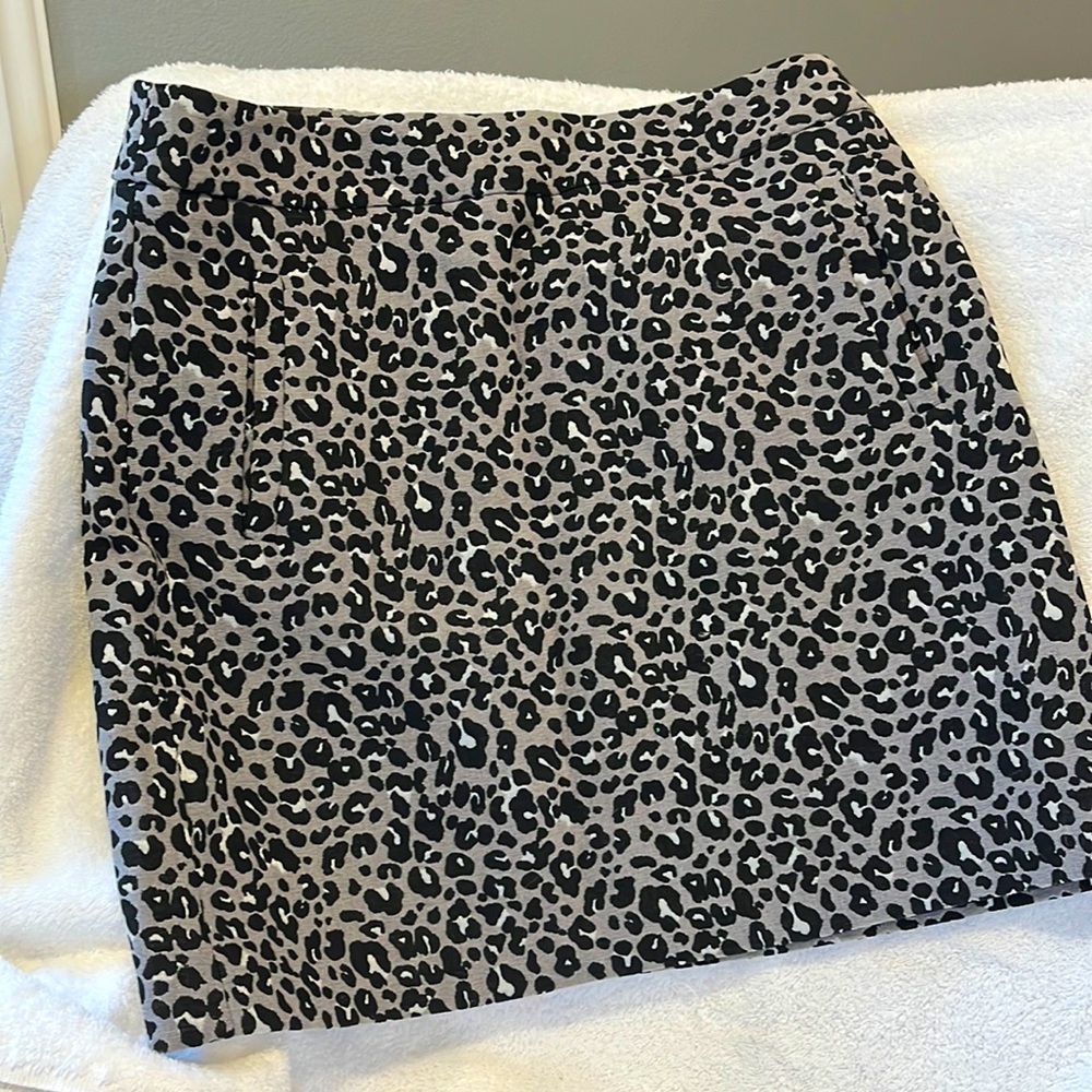 Loft Grey Black & White leopard skirt
